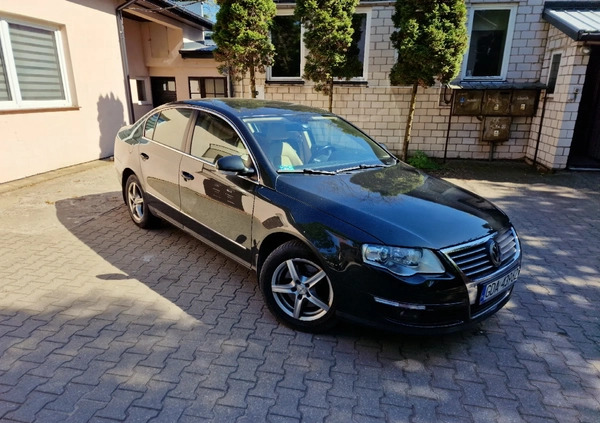 Volkswagen Passat cena 15000 przebieg: 263000, rok produkcji 2007 z Brwinów małe 56